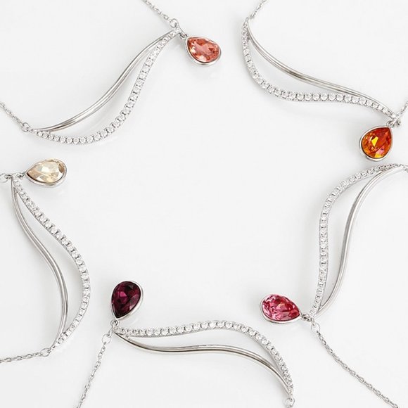 Gorgeous Swarovski Wave Necklace - Picture 10 of 14